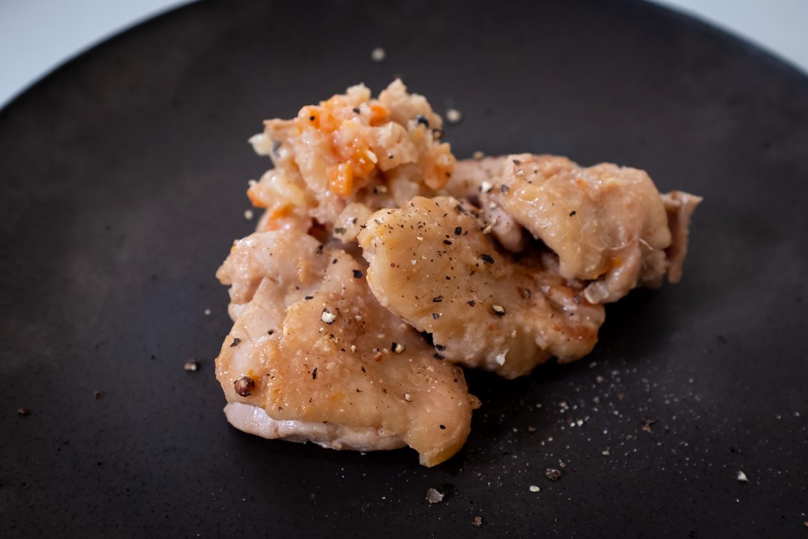 〔しもつかれレシピ〕しもつかれ風味の鶏照り焼き　果実風味のしもソース添え