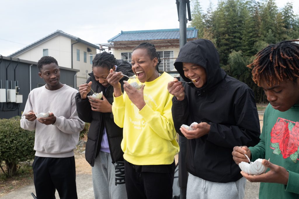 しもつかれを食べた時のナイジェリア人アスリートのリアクション