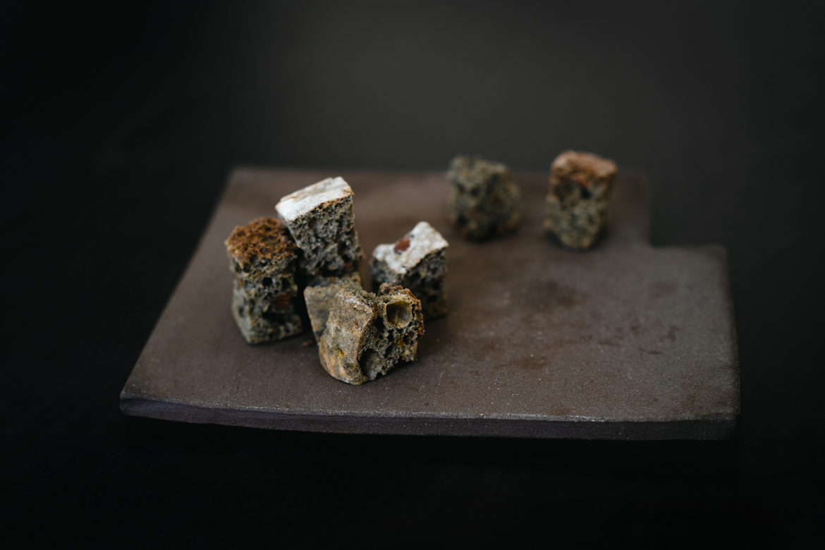 世界遺産に作品を展示する墨絵アーティスト、荒川颼 さんとのコラボレーションしたしもつかれビスコッティが限定販売！！それを記念して「しもつかれビスコッティ」を製造する菓子工房こぶしの川村葉子さんにコラボへの想いや感想を伺いました！7/9の栃木市かねふくストアさんでの販売イベントには、こぶしさんも出店予定しております！