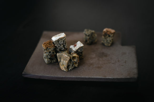 世界遺産に作品を展示する墨絵アーティスト、荒川颼 さんとのコラボレーションしたしもつかれビスコッティが限定販売！！それを記念して「しもつかれビスコッティ」を製造する菓子工房こぶしの川村葉子さんにコラボへの想いや感想を伺いました！7/9の栃木市かねふくストアさんでの販売イベントには、こぶしさんも出店予定しております！