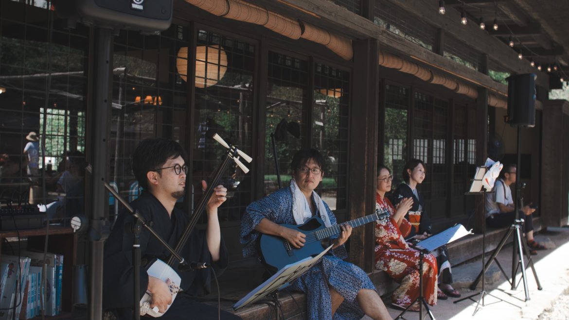 山崎のお二人としもつかれブランド会議メンバーの「野州鬼おろし唄」「しもつかれ和樂」のライブが盛況